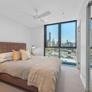 Prime Located Luxe 2 Bedroom Sky Home/sensational Views Apartment